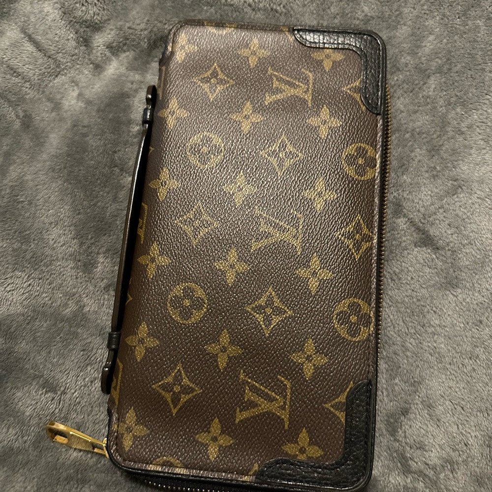 Louis Vuitton Monogram Daily Organizer in Noir